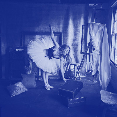 アルバム/OUT OF THE BLUE/Brynn Cartelli