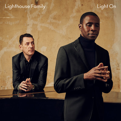 シングル/Light On/ライトハウス・ファミリー