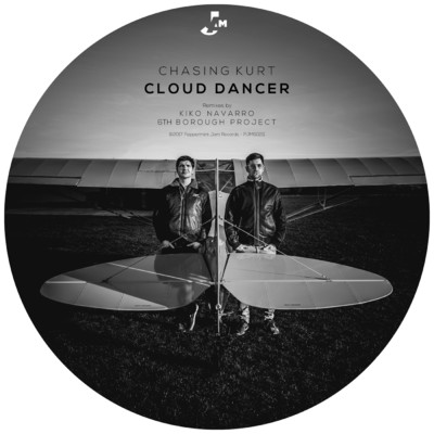 シングル/Cloud Dancer/Chasing Kurt