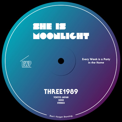 アルバム/She is moonlight/THREE1989