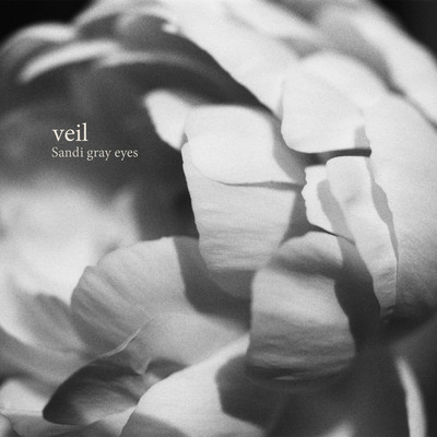 veil/Sandi gray eyes