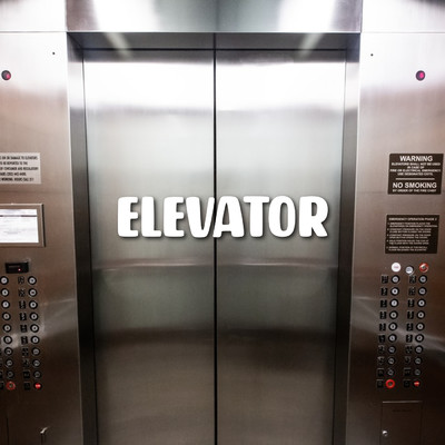 Elevator/Luc Huy／LalaTv