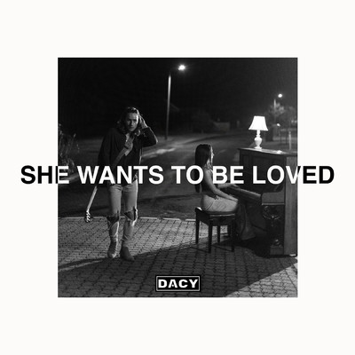 シングル/She Wants To Be Loved/DACY