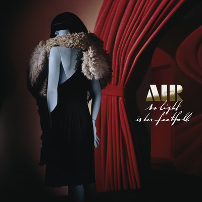 アルバム/So Light Is Her Footfall/Air