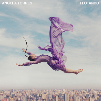 FLOTANDO/Angela Torres