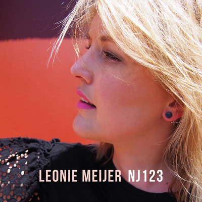 シングル/Two Black Jewel Cases/Leonie Meijer