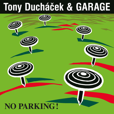 No parking！/Tony Duchacek & Garage