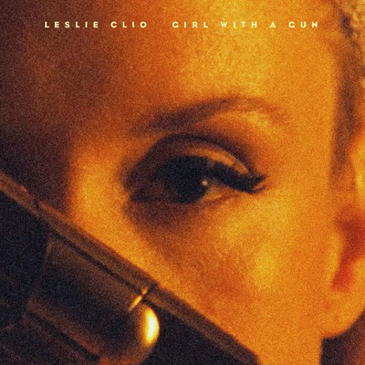 シングル/Girl With A Gun/Leslie Clio