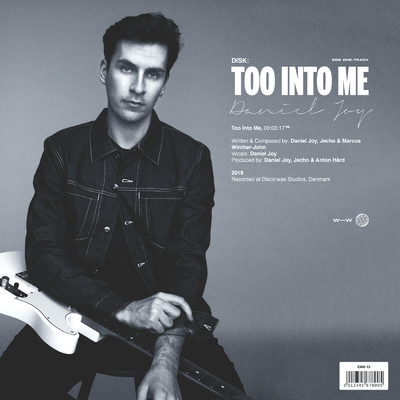 シングル/Too Into Me/Daniel Joy